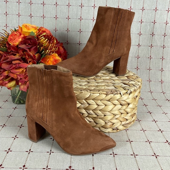 Aquatalia “Sierra” Brown Suede Dress Booties High Heeled Boots Pointed Toe sz 5
